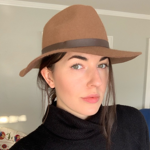 Pack of Cute Felt Hats for Winter! - Picture 6 of 7